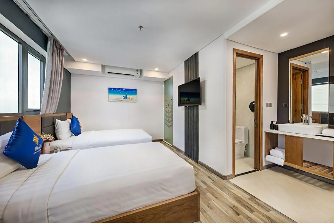 Jolia Hotel Danang Beach