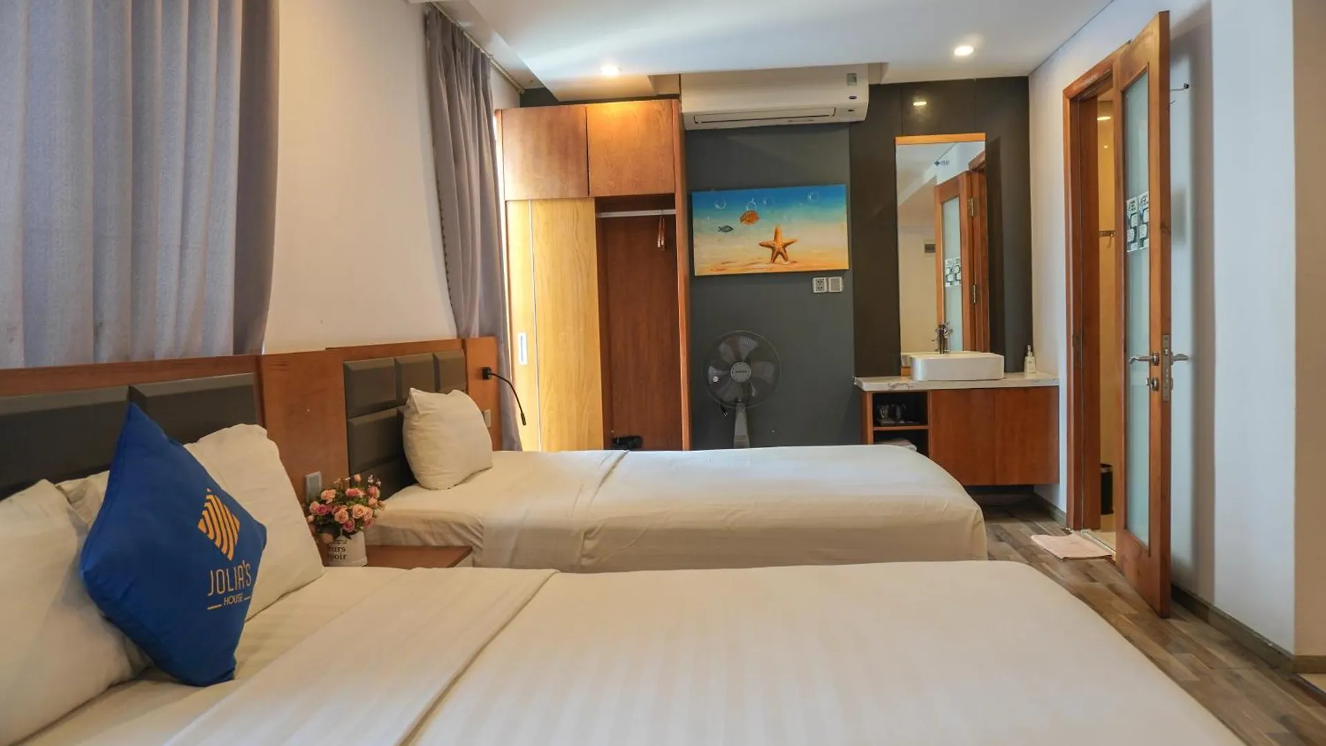 Jolia Hotel Danang Beach